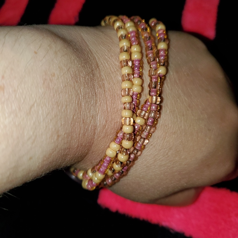 4 Strand Glass Bead Bracelet W/ Vintage Button - Picture 5 of 7